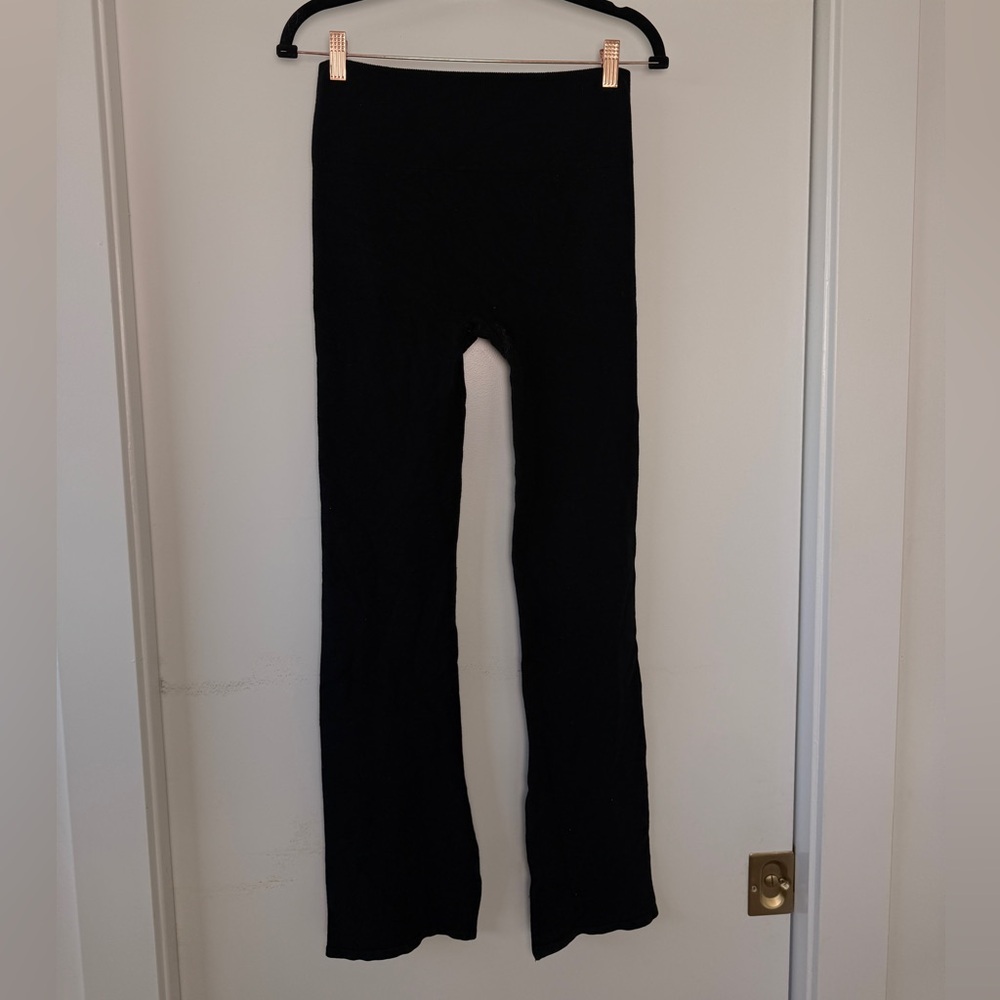 Woman’s Black Flared Leggings - Picture 7 of 8